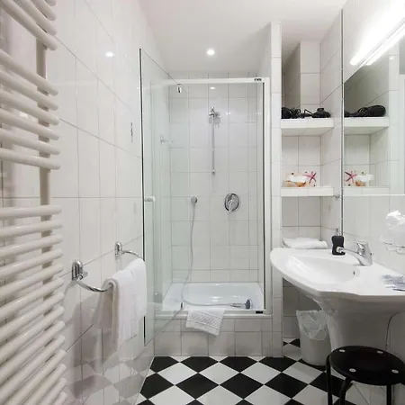 فندق Hotel Garni Am Goetheplatz Bad Münster am Stein-Ebernburg